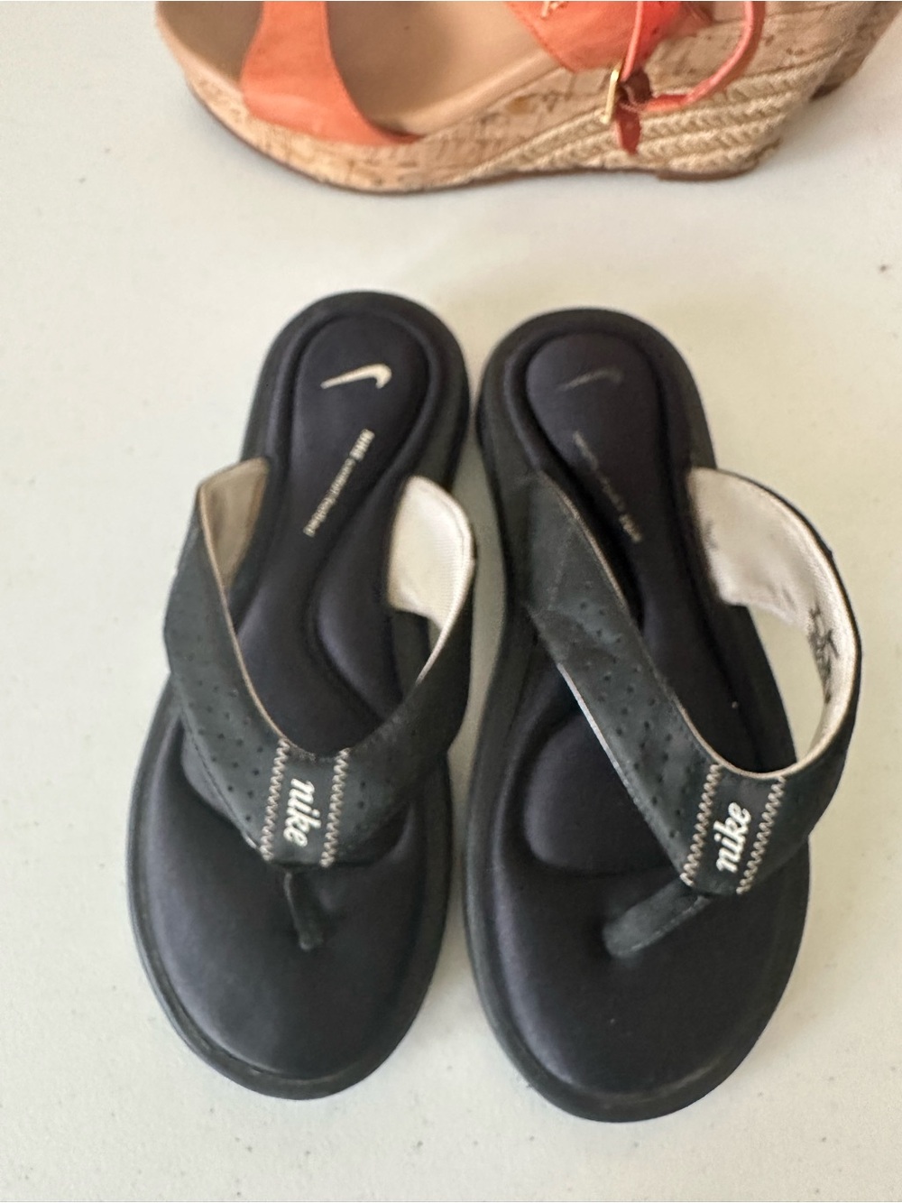 Nike Men's Black Thong Sandals with Padded Footbed size 6W, pre owned